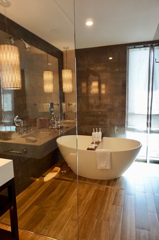 Suite bathroom